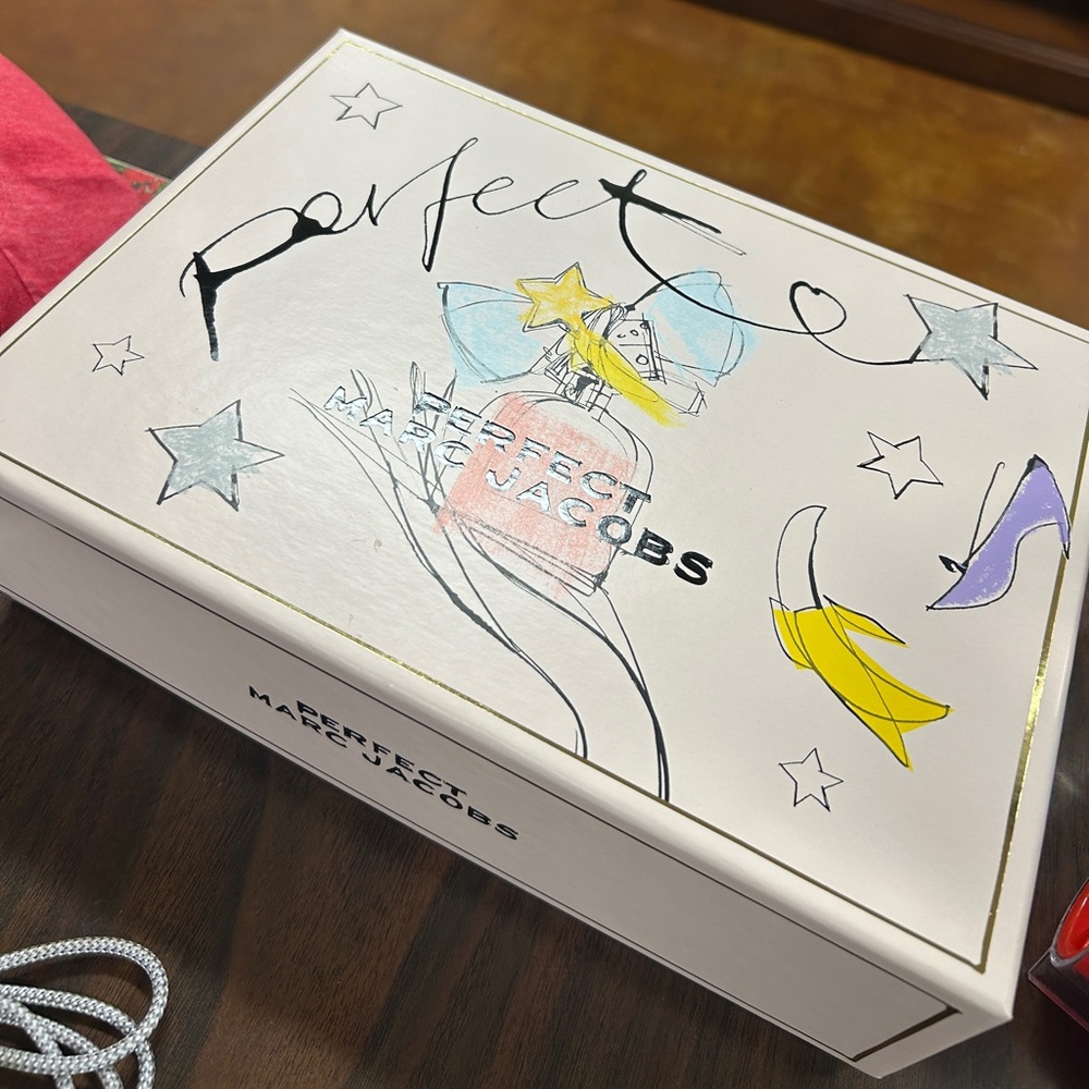 Marc Jacobs Perfect Box Set w only 3.3 Oz bottle